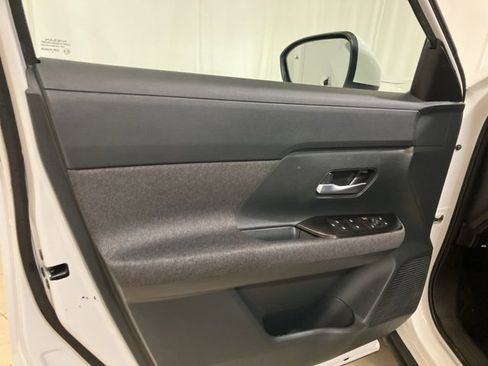 Used 2025 Nissan Kicks SV image 9