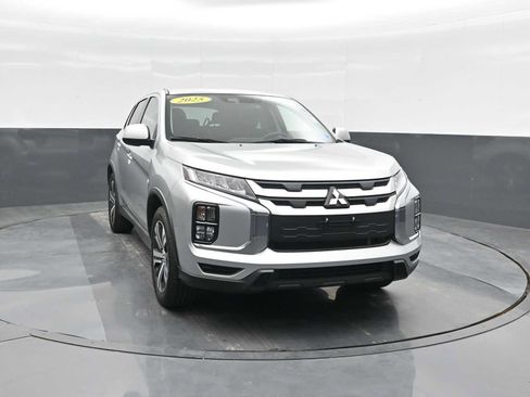 Used 2025 Mitsubishi Outlander Sport ES AWD/4WD image 2