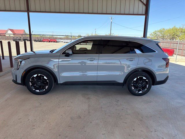 Used 2024 Kia Sorento S w/ Panoramic Sunroof Package FWD image 4