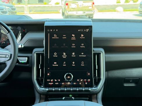 New 2026 GMC Yukon Denali w/ Denali Reserve Package AWD/4WD image 19