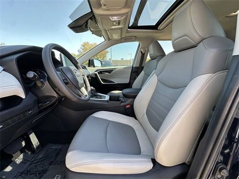 Used 2023 Toyota RAV4 XLE Premium image 26
