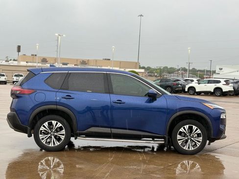 Used 2021 Nissan Rogue SV image 4