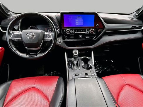 Used 2023 Toyota Highlander XSE FWD image 16