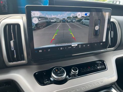 Used 2025 Ford Expedition Active AWD/4WD image 19