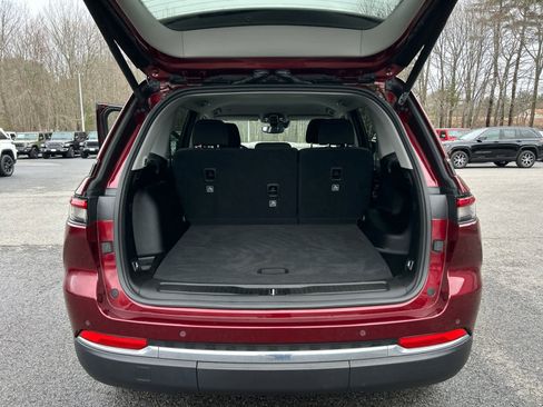 Used 2022 Jeep Grand Cherokee Laredo w/ Luxury Tech Group I AWD/4WD image 33