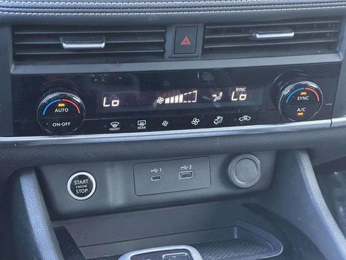 Used 2023 Nissan Rogue SV AWD/4WD image 19