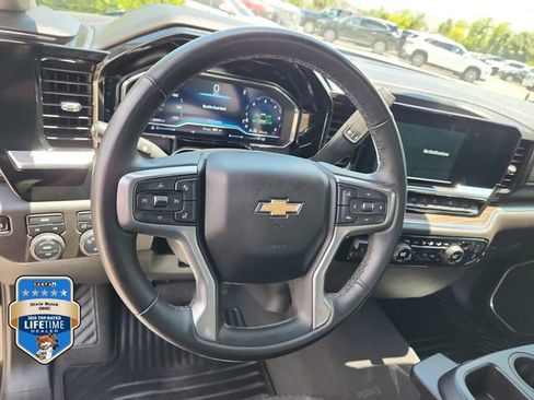 Certified 2025 Chevrolet Silverado 1500 LT AWD/4WD image 16