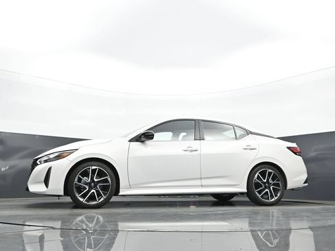 Used 2025 Nissan Sentra SR FWD image 31