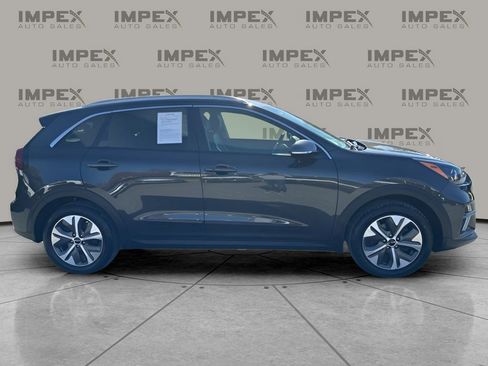 Used 2022 Kia Niro EX w/ Cold Weather Package image 6