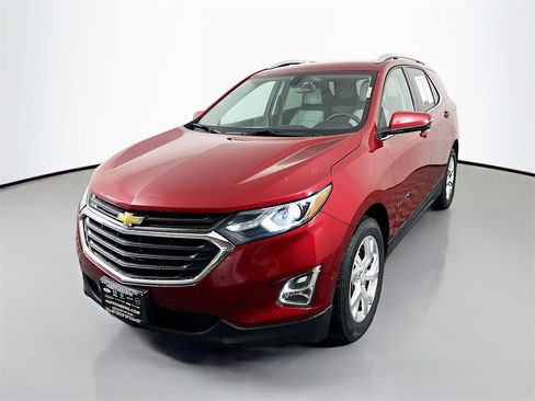Used 2018 Chevrolet Equinox LT image 3