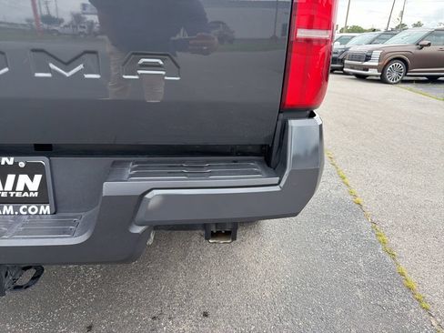 Used 2025 Toyota Tacoma SR5 AWD/4WD image 7