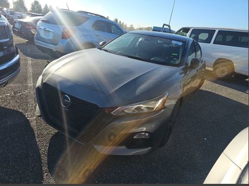 Used 2022 Nissan Altima 2.5 SR w/ Midnight Edition Package image 2