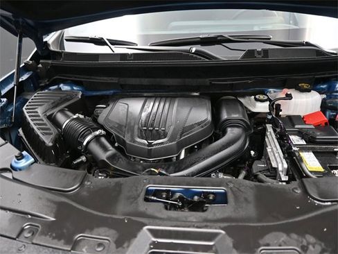 Used 2025 Chevrolet Traverse LT image 32