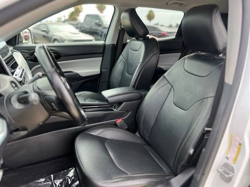 Used 2022 Jeep Compass Limited w/ Mopar Graphics Package AWD/4WD image 16