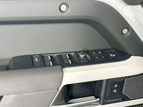 Certified 2022 Land Rover Defender 110 SE image 20