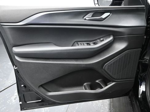 New 2025 Jeep Grand Cherokee Altitude image 22