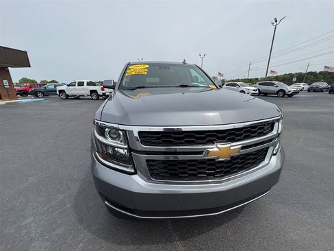 Used 2019 Chevrolet Suburban LT w/ Luxury Package image 9
