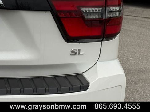 Used 2024 Nissan Armada SL w/ Captain's Chairs Package image 10