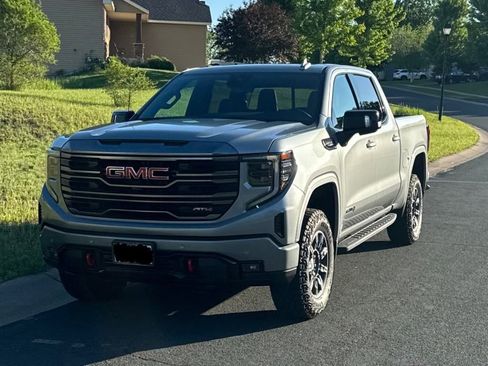 Used 2024 GMC Sierra 1500 AT4 w/ Technology Package AWD/4WD image 3