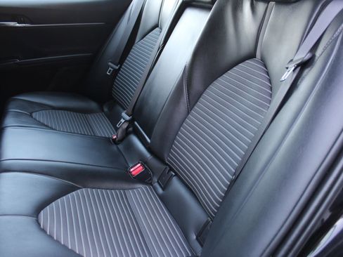 Used 2020 Toyota Camry SE FWD image 13