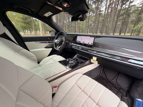 New 2026 BMW 740i RWD image 19