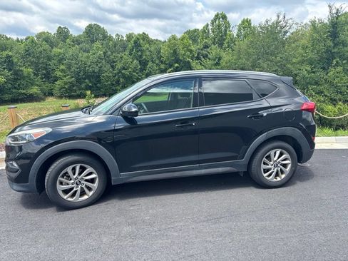 Used 2016 Hyundai Tucson SE w/ Option Group 02 FWD image 2