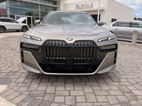 Used 2023 BMW 740i w/ Parking Assistance Package RWD image 6