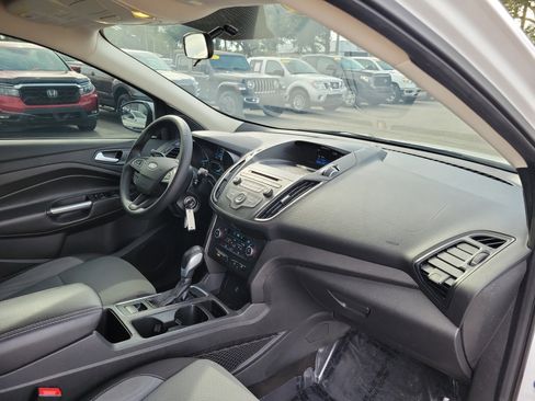 Certified 2018 Ford Escape SE image 29
