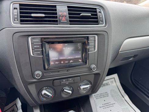 Used 2017 Volkswagen Jetta S image 14