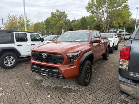 Certified 2025 Toyota Tacoma TRD Off-Road w/ TRD Off Road Premium Package AWD/4WD image 1
