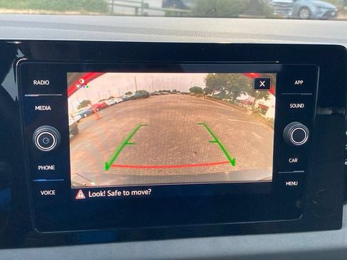Used 2025 Volkswagen Jetta SE FWD image 22