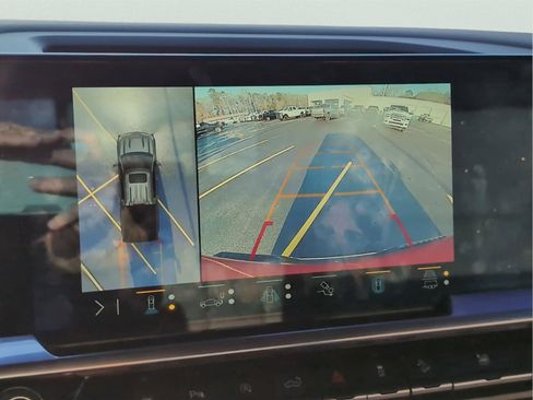 Used 2023 Chevrolet Silverado 1500 LTZ w/ LTZ Premium Package image 18