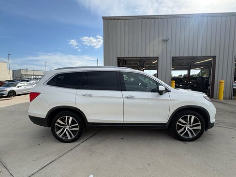 Certified 2018 Honda Pilot Touring image 9