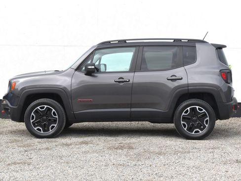 Used 2016 Jeep Renegade Trailhawk w/ Premium Trailhawk Package AWD/4WD image 37
