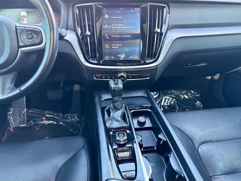 Used 2020 Volvo S60 T6 Momentum image 19