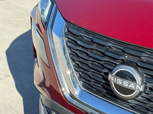 Used 2023 Nissan Rogue SV w/ SV Premium Package image 4