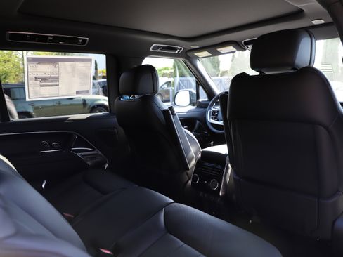 New 2026 Land Rover Range Rover Long Wheelbase SE AWD/4WD image 11