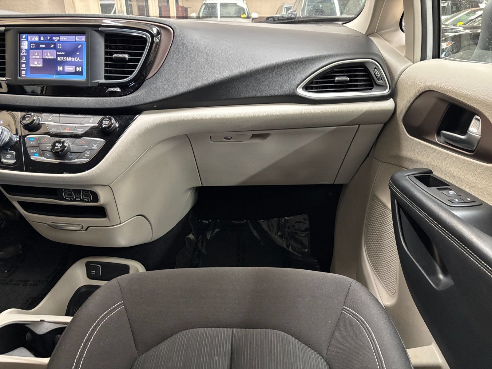 Used 2023 Chrysler Voyager LX FWD image 37