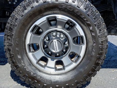 Used 2024 Ford F250 Platinum w/ Tremor Off-Road Package image 25