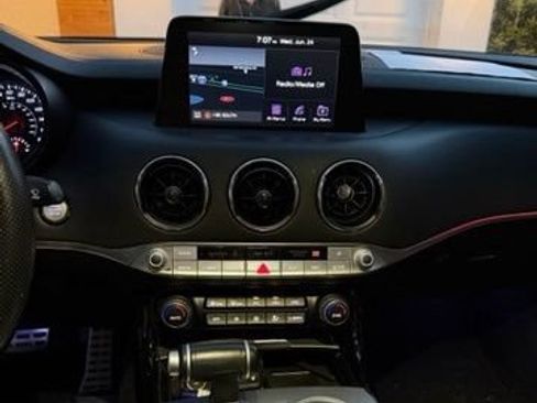 Used 2020 Kia Stinger GT1 RWD image 8