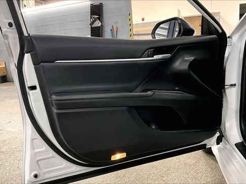 Used 2022 Toyota Camry XSE w/ Navigation Upgrade Package image 22