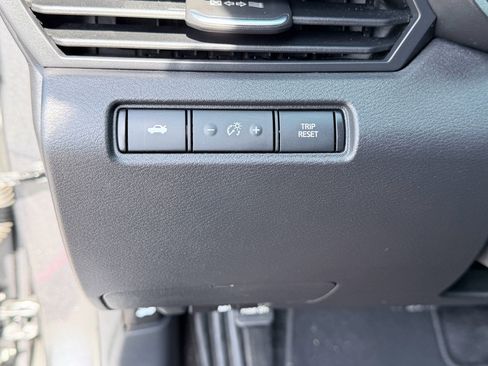 Used 2024 Nissan Altima 2.5 SV image 11