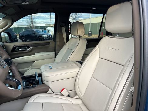 Certified 2025 GMC Yukon XL Denali w/ Sun & Power Step Package image 16