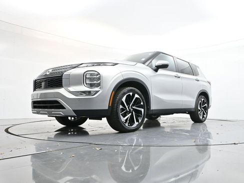 Used 2022 Mitsubishi Outlander SE image 27