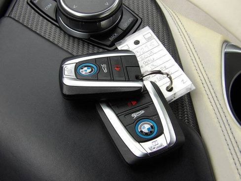 Used 2019 BMW i8 Roadster AWD/4WD image 25