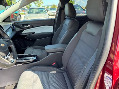 Used 2025 Chevrolet Trax LT w/ LT Convenience Package FWD image 24