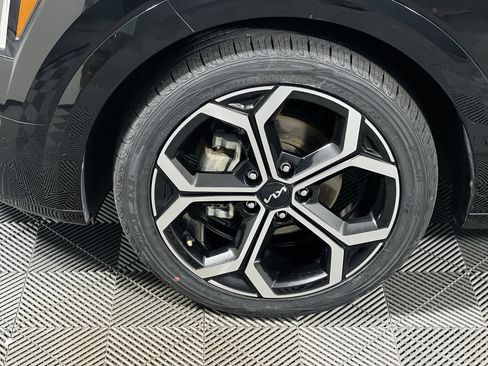 Certified 2025 Kia Niro EX Touring FWD image 13