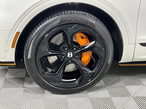 Used 2025 Bentley Bentayga image 29