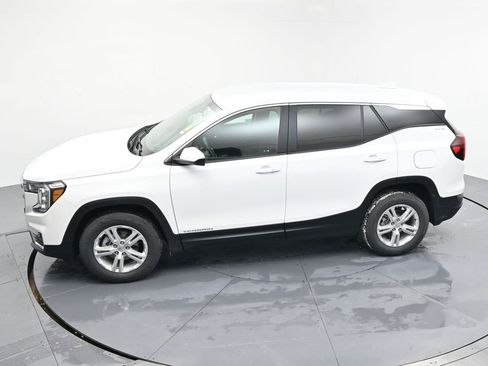 Used 2024 GMC Terrain SLE image 20