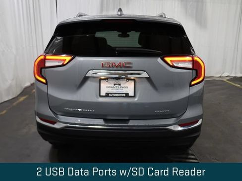 Used 2024 GMC Terrain SLT AWD/4WD image 4